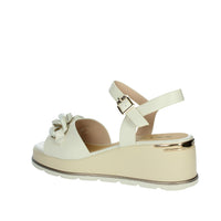 KEYS Donna Sandali con zeppa K-11000 Beige
