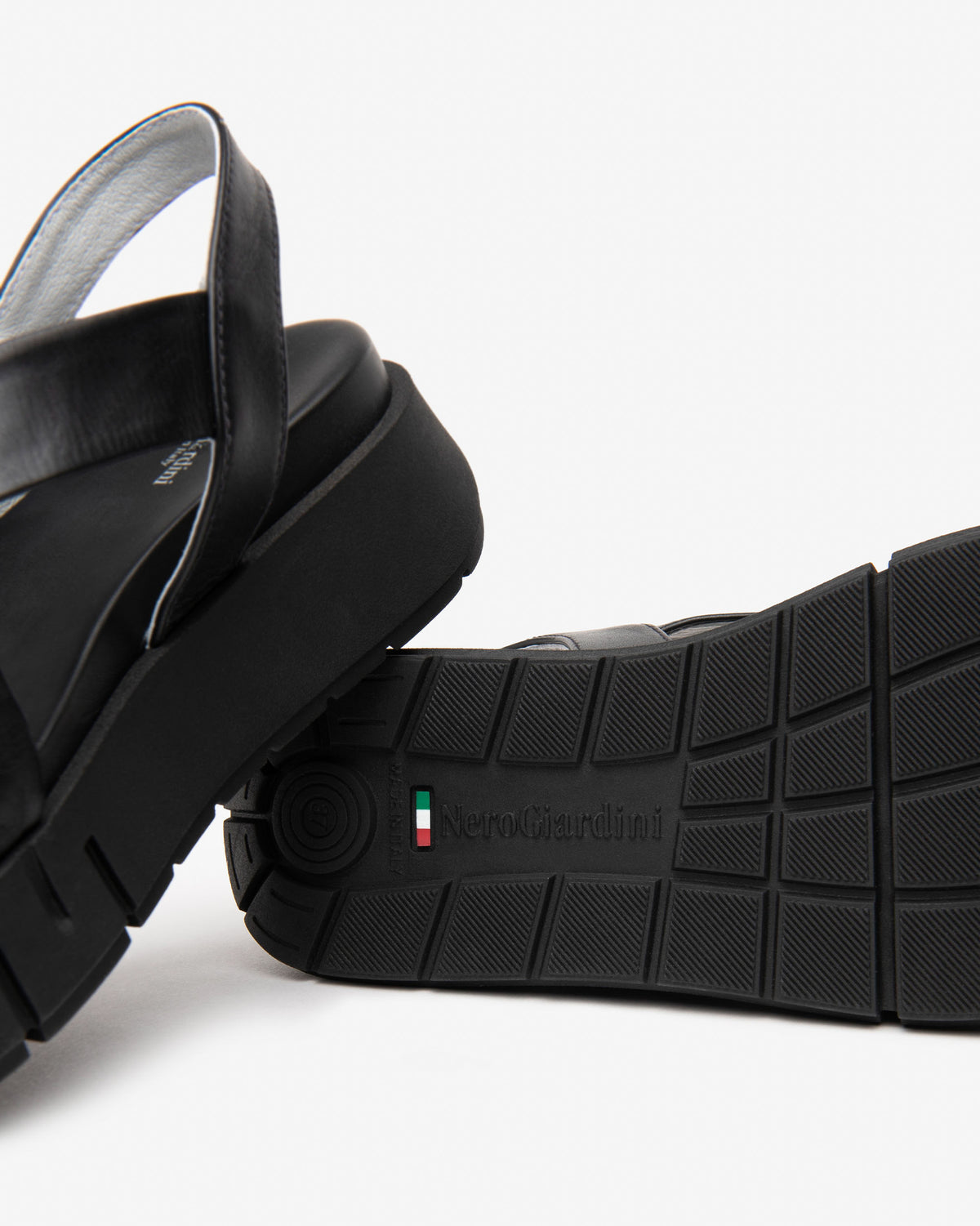 NERO GIARDINI Donna Sandali con zeppa E513696D Nero