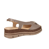 Donna Serena Women’s Wedge Sandal 825959DM Taupe